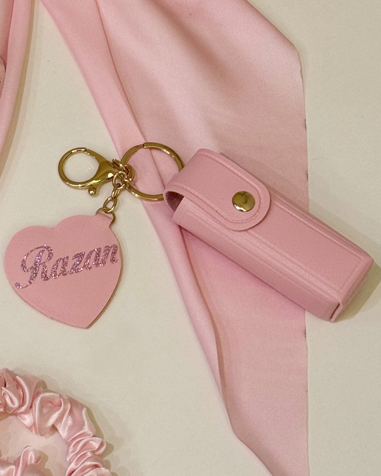 Portable lipstick case π
